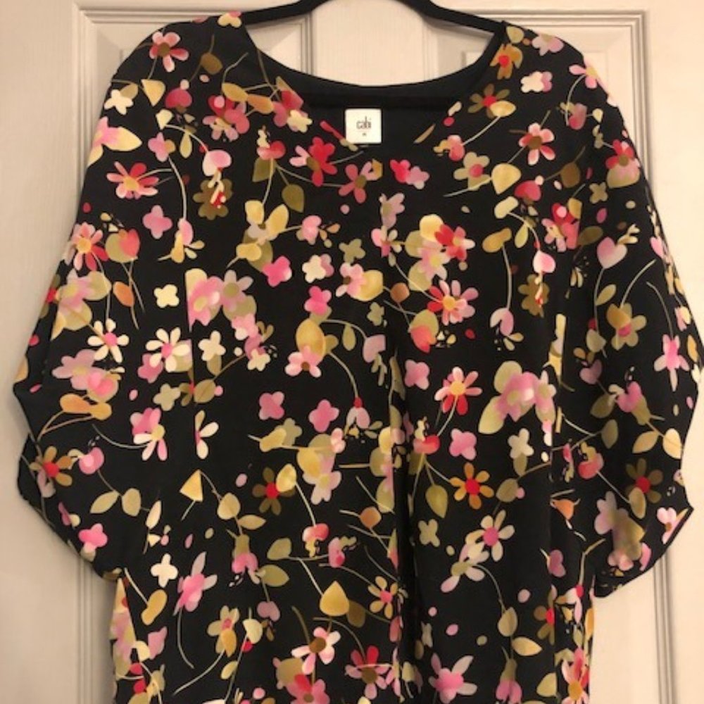 Cabi Floral Charm Blouse Style 3695 Women’s Size M Limited Edition V-Neck